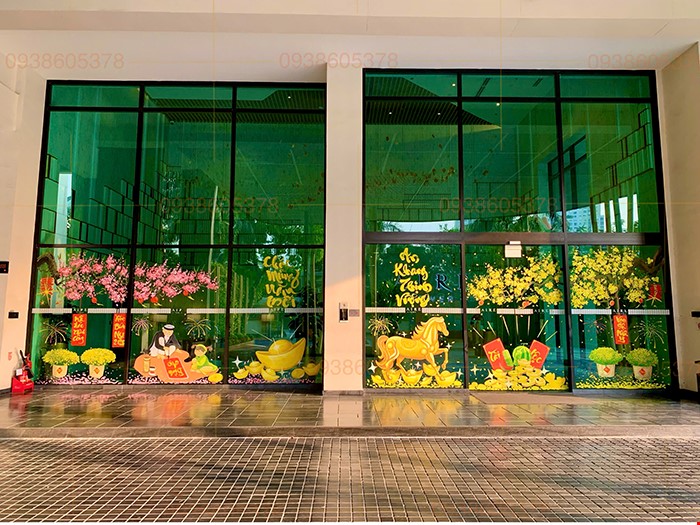 Vẽ tranh trang trí cửa kiếng ết··